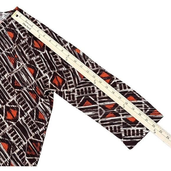 Chico’s 2 Brown Orange Geometric Tie Hem Top 3/4 Sleeve Stretch Boho Art Print - Picture 6 of 9